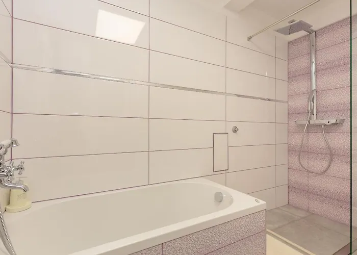 Colors - Old Town View No1 דירה *